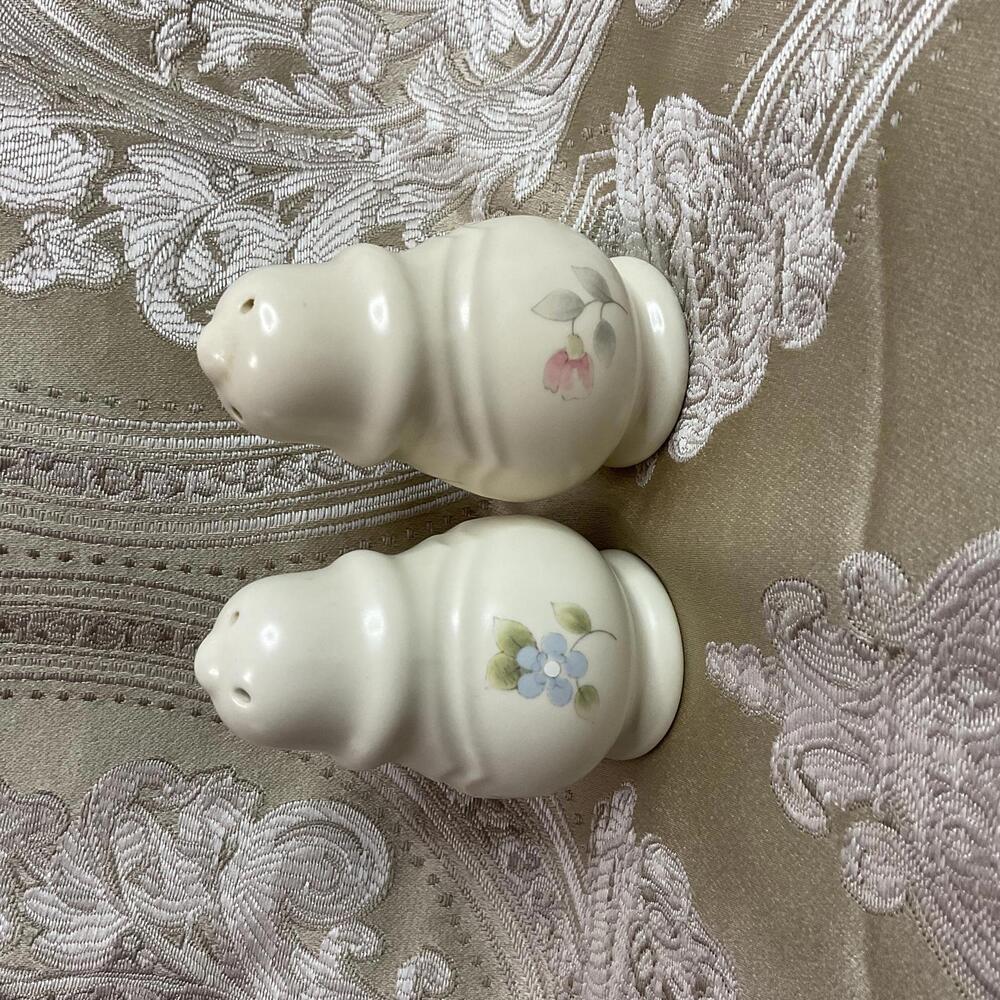 Vintage Pfaltzgraff Tea Rose Salt and Pepper Shakers with Floral Design